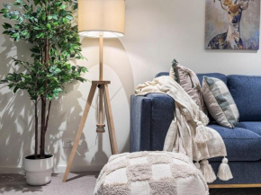 Free Parking Stylish Urban Escape City Views